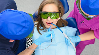 clareamento dental caseiro ou a laser